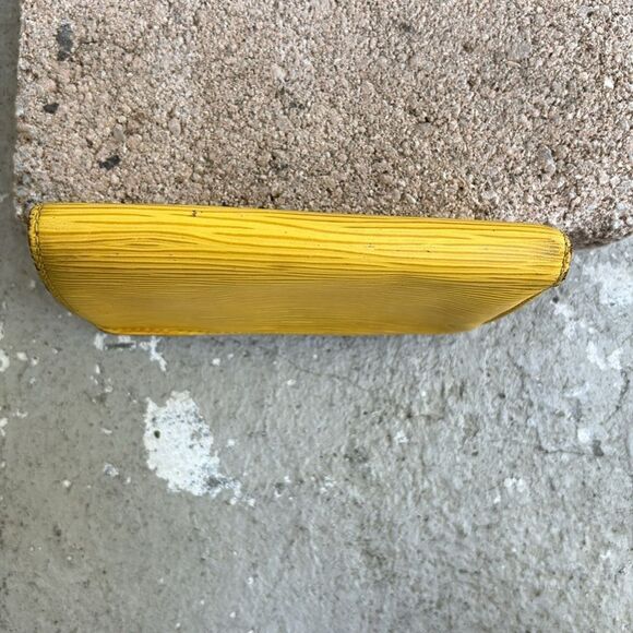 Vintage Louis Vuitton kiss lock wallet - Picture 4 of 13